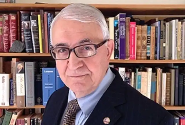 Կախարդական  փայտի՞կ թէ ճիպոտ. Կարօ Արմէնեան