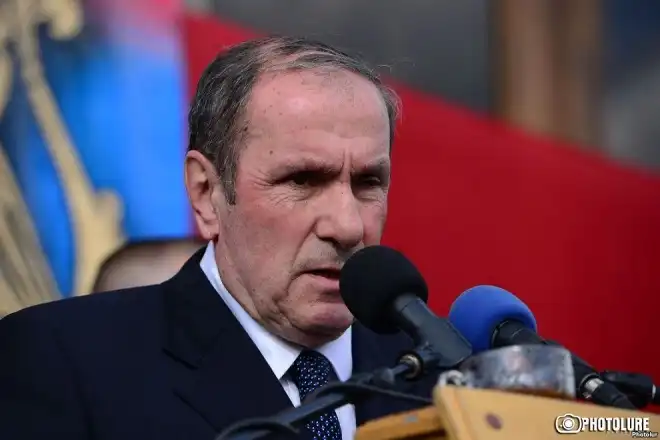 Լեւոն Տեր-Պետրոսյան. Ղարաբաղի անկախության ճանաչման հարցի շուրջ