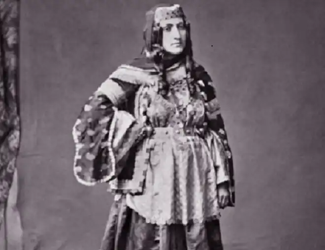 «Եւդոկիացի  Հայ  Կինը»