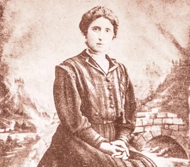 Գրագիտուհին եւ իր գործը