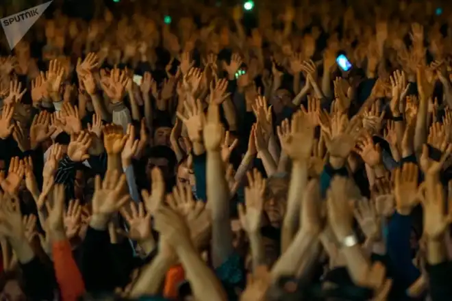 Ինչպէ՞ս չղեկավարել կառավարութիւնը եւ Ժողովուրդին կողմէ զրկուիլ իշխանութենէն