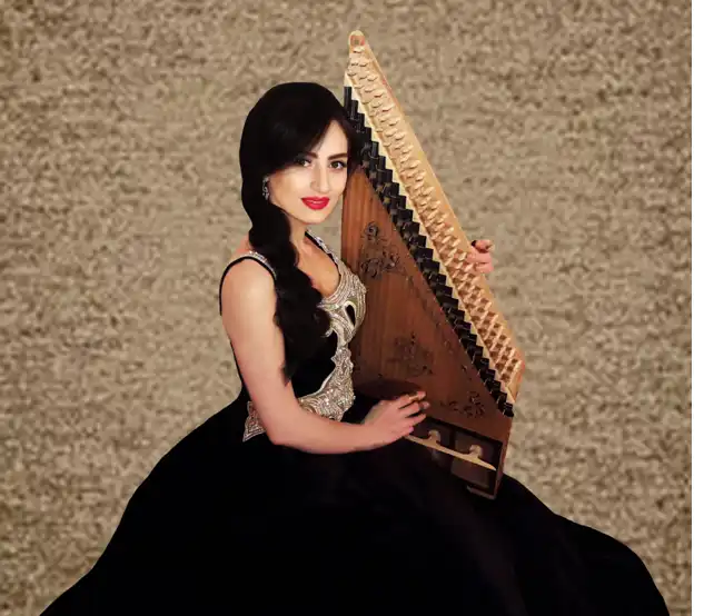 Լույսի և բարության մարմնացում գեղուհի քանոնահարուհին. տեսանյութ