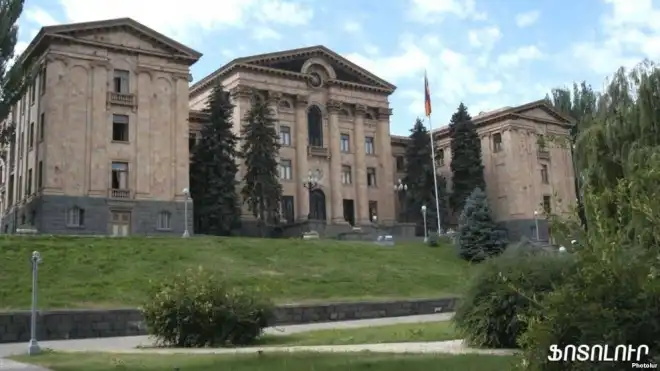 Հայաստան նոր խորհրդարան պիտի ընտրէ.  Քաղաքական պայքարը «կը թէժանայ»