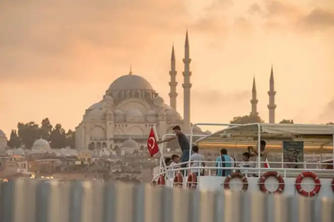 Թուրքիայէն արտաքսուած ամերիկացի ուսուցչուհին կը շահի դատը Եւրոպական դատարանին մէջ