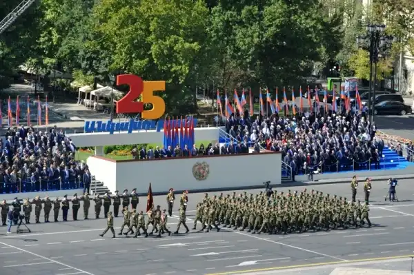 Մայիս 28, Նոյեմբեր 29, Սեպտեմբեր 21 եւ պետական մտածողութիւն. Յարութ Տէր Դաւիթեան