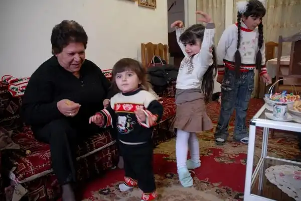 Մայր, Անունը՝ Հայաստան-2. Րաֆֆի Տուտագլեան