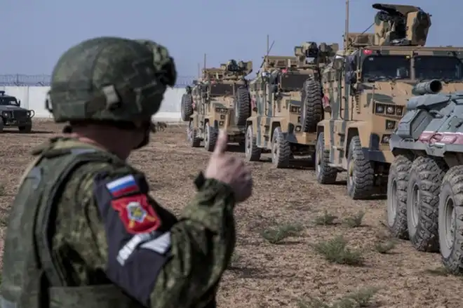 Սպիտակ   արջի  եւ գորշ    գայլի միջեւ