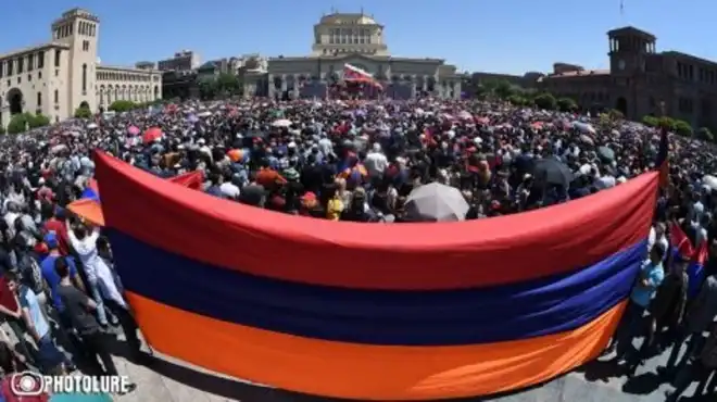 Հարիւր տարիներ ետք «թաւշեայ յեղափոխութեան» տարած յաղթանակը