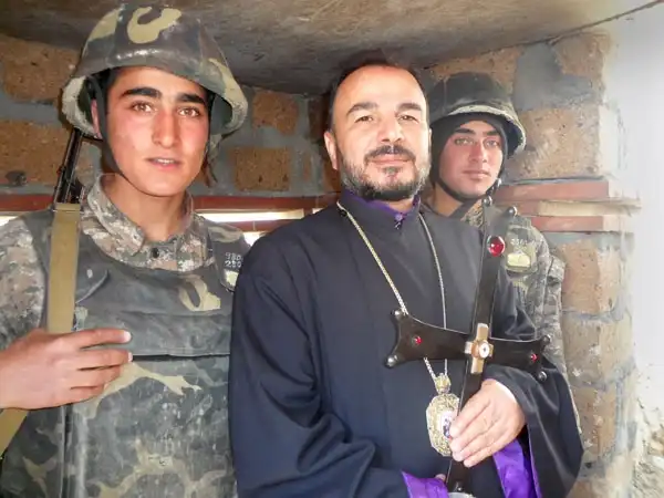 Հոգեւորական  եւ զինուոր  դարձան մէկ բանակ  .... Անուշ Նագգաշեան