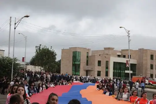 25-Ամեայ  Արցախը    պատերազմի եւ խաղաղութեան    միջեւ