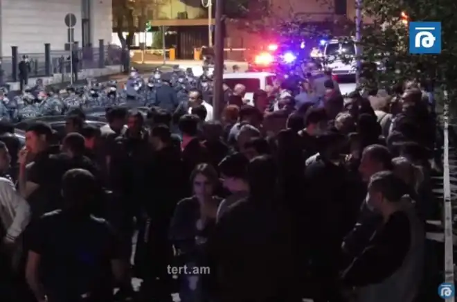 Երէկ երեկոյ կառավարութեան առանձնատան մօտ քաշքշուք եւ  .. բերման ենթարկուածներ