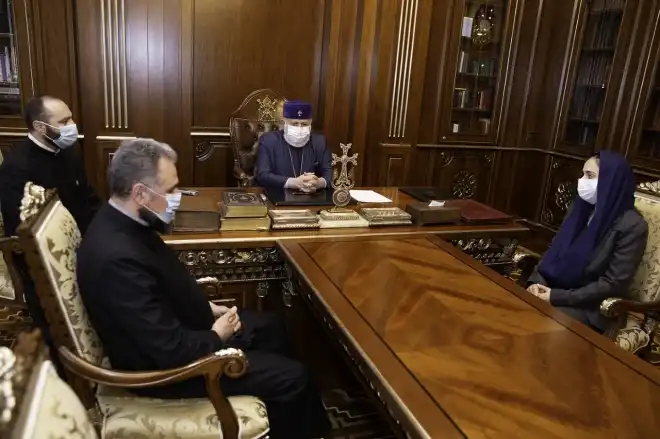 Ամենայն Հայոց Կաթողիկոսը հանդիպում ունեցավ Նարեկ սարկավագ Պետրոսյանի այրու հետ
