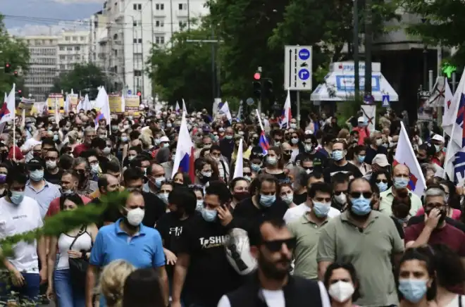 «Քորոնա»ի տարածումէն ետք առաջին անգամ ըլլալով բողոքի ցոյցեր Յունաստանի մէջ. Պատճառը աշխատանքային պայմաններու փոփոխութեան դէմ բողոքն է