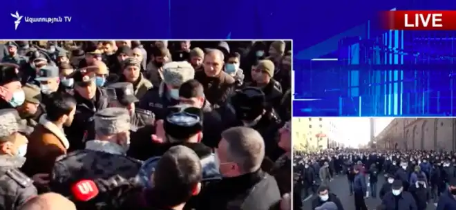 Բազմաթիւ ազատամարտիկներ    հաւաքուած են  Եռաբլուրի մուտքին. Նպատակը արգելք ըլլալ  Փաշինեանին