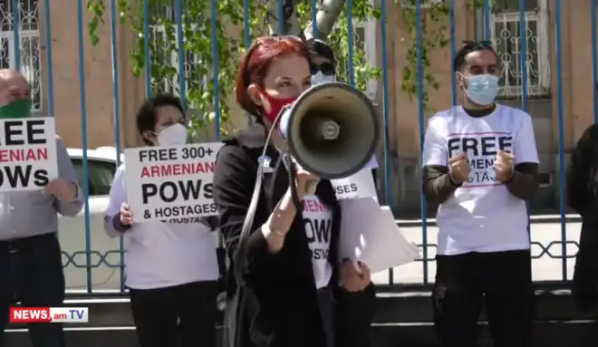 «Վերադարձուցէք մեր գերիները». Բողոքի հաւաք Երեւանի ՄԱԿ-ի գրասենեակին դիմաց