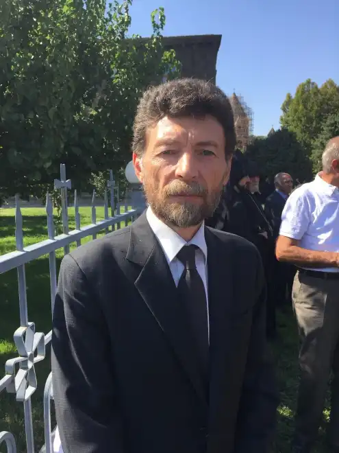 Խաչքարերը  Անուանում Չեն Ունենում.Արտակ Ղուլեան