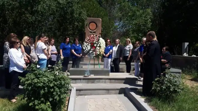 ՀՕՄ-ի  անդամներ  յարգանքի տուրք  մատուցած են Եռաբլուրի  մէջ