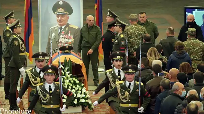 Տեղի ունեցաւ Արկադի Տէր Թադեւոսեանի (Քոմանտոս) հոգեհանգստեան արարողութիւնը