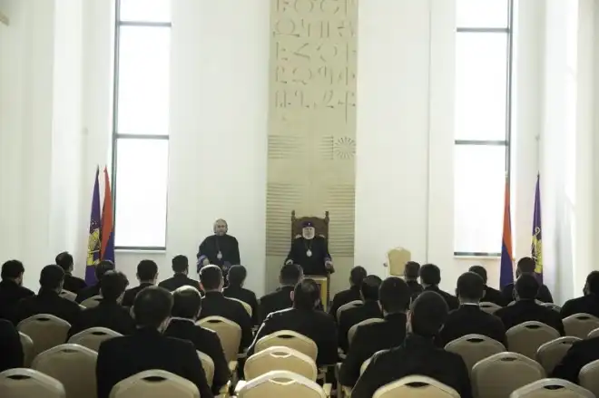 Ամենայն Հայոց Կաթողիկոսը հանդիպում ունեցավ Մայր Աթոռի սարկավագաց դասի հետ