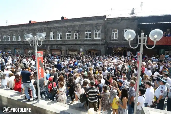 Բացուեցաւ Գիւմրիի Շիրազի անուան փողոցը