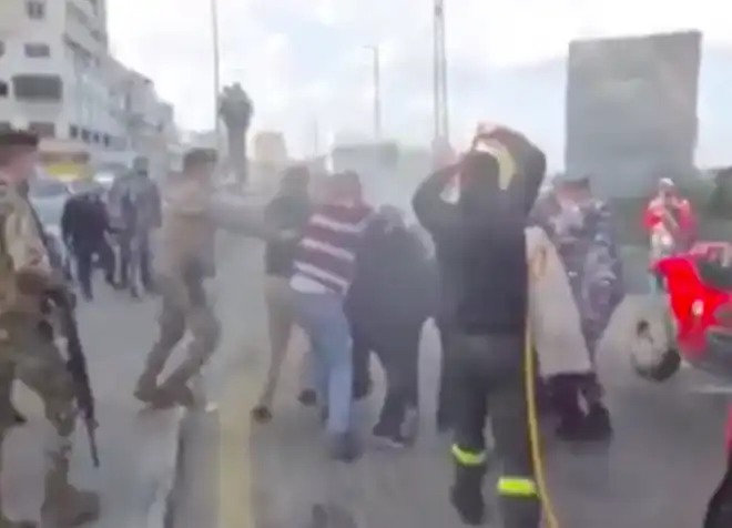 Լիբանանի մէջ. Որպէս բողոքի նշան քաղաքացին փորձած է ինքզինք հրկիզել (Տեսանիւթ)