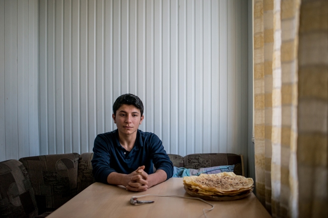 Քոբանիից հայ տղան վերջապես բարձրացրել է գլուխն ու նայում է դիմացինին. լուսանկար
