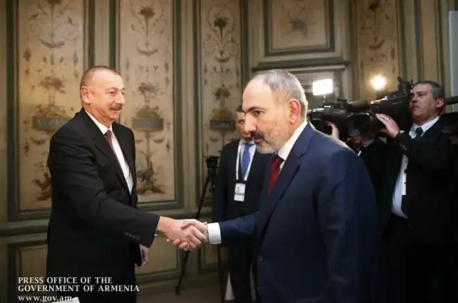 Ըստ «Քոմերսանթ» թերթին Ալիեւ պաշտպանած է Փաշինեանը