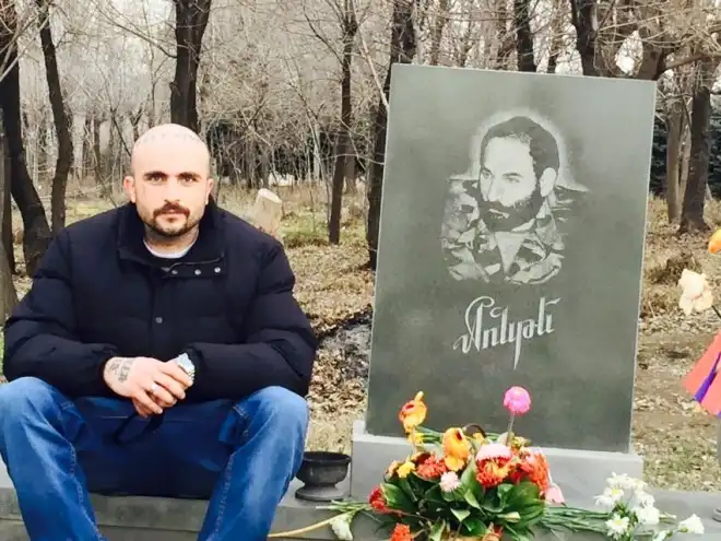 Հալէպի  Պաշտպանութեան Մասնակցած AP-ի Անդամ  Ներսէս  Գիլայճեան  Մահացած  Է Երեւանի Մէջ