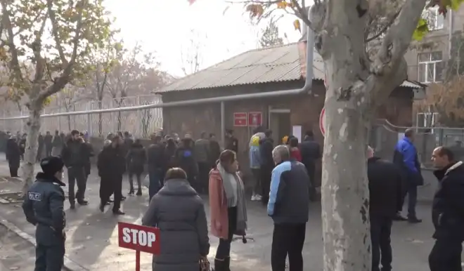 Վերադարձած գերիները հանդիպեցան իրենց հարազատներուն. News.am (Տեսանիւթ)