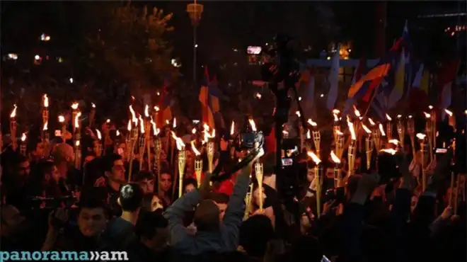 Երեւան. մեկնարկած է Ցեղասպանութեան զոհերու յիշատակին նուիրուած ջահերով երթը