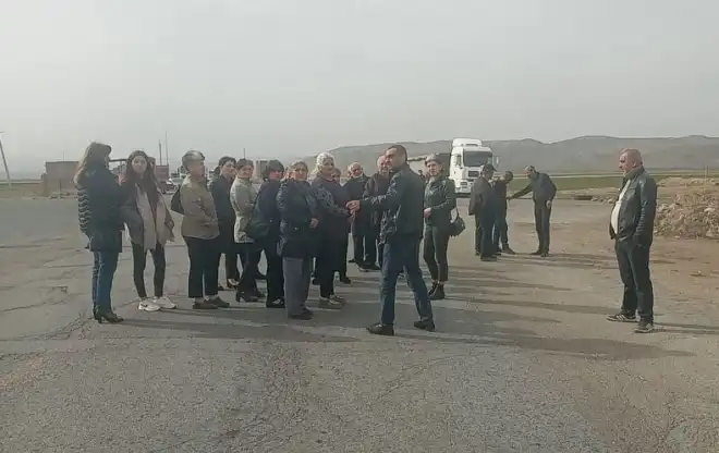 Գերիներու հարազատներ փակած են Շիրակի մարզի որոշ ճանապարհներ