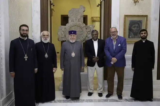 Ամենայն Հայոց Կաթողիկոսն ընդունեց Մերձավոր Արևելքի Կաթոլիկ Բարեկեցության Ընկերության ներկայացուցիչնե