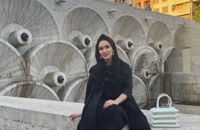 Էլինա Ջանիբէկեանը հայկական շքեղ հանդերձանքով