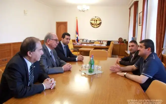 Զաւէն Խանճեան ընդունուեցաւ Արայիկ Յարութիւնեանի կողմէ