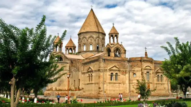 Այսօր  Սուրբ Էջմիածնի տոնն է