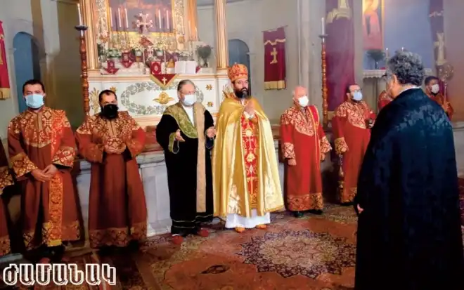 Պոլսոյ մէջ. Նորաօծ Տ. Յովակիմ  Աբեղան անդրանիկ պատարագ մատուցեց