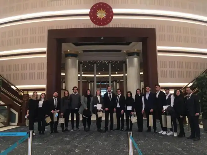 Թուրքիա. Հայկական համայնքի երիտասարդներ հանդիպած են Էրտողանի օգնականին հետ