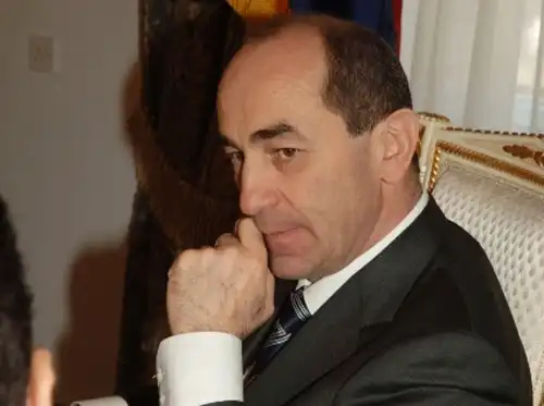 Հարձակում նախկին նախագահ Ռոբերտ Քոչարյանի առանձնատան վրա
