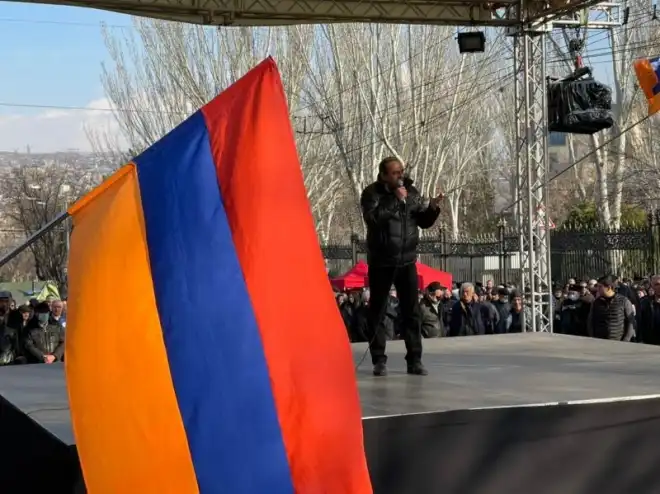 Նախագահը պէտք չէ յապաղի իր որոշումին մէջ. Ընդդիմութիւնը կը շարունակէ բողոքի հաւաքը Բաղրամեան փողոցի մէջ (Տեսանիւթ)