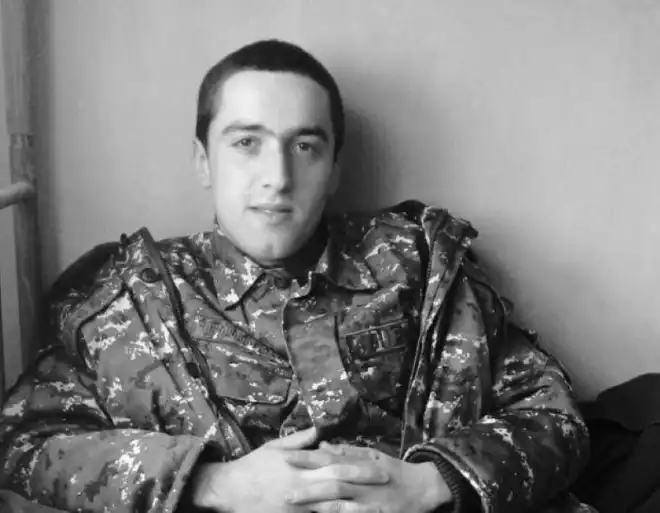 Յայտնի է  ծառէն  կախուած  գտնուած  հայ զինուորին  ինքնութիւնը