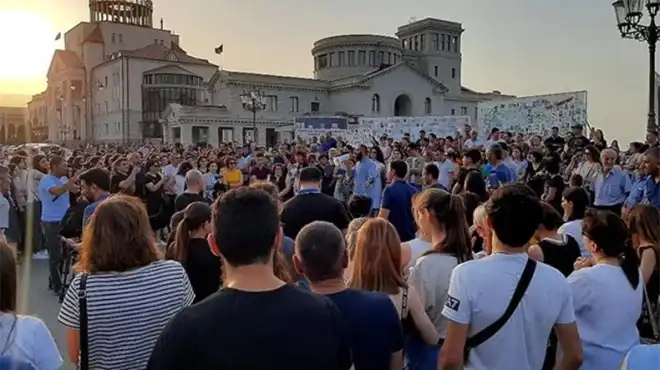 Ստեփանակերտի մէջ Արայիկ Յարութիւնեանի հրաժարականի պահանջով հաւաք եղած է