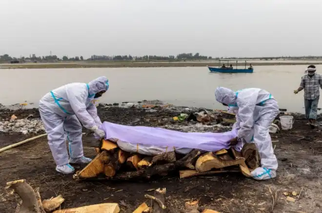 Հնդկաստանի Կանկես գետի ափերուն յայտնաբերուած է 100-է աւելի դիակ. Պատճառը «Քովիտ»ն է