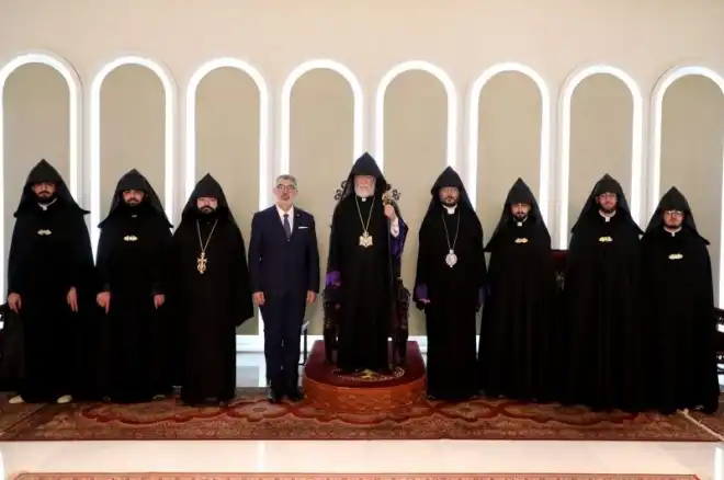 Մեծի Տանն Կիլիկիոյ Կաթողիկոսութեան միաբանութեան միացան հինգ նորագիր ուխտեալներ