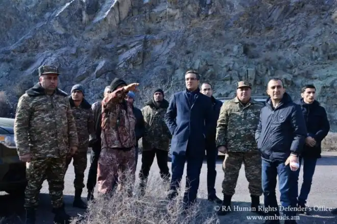 Սիւնիքի մէջ պէտք է բացառուի ատրպէյճանեան ցուցանակներու, դրօշներու եւ զինուորներու  առկայութիւնը. Արման Թաթոյեան