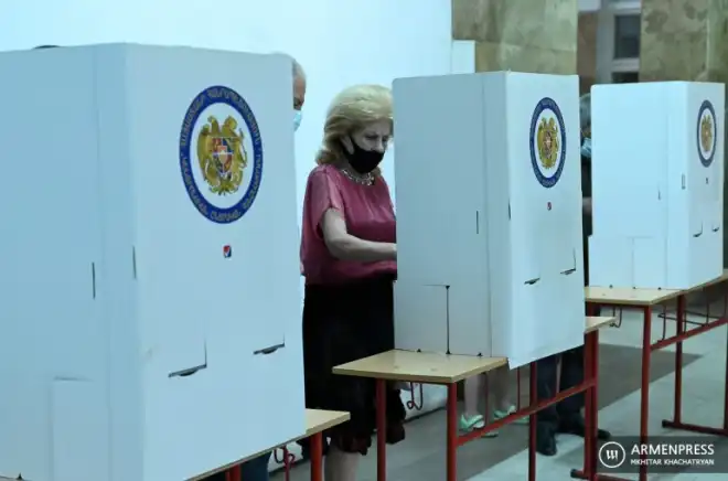 Արտահերթ ընտրութիւններուն մասնակցած  է 49,4 քուէարկող