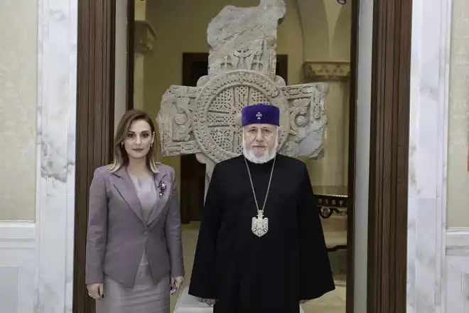 Ամենայն Հայոց Կաթողիկոսն ընդունեց  Լիբանանի երիտասարդութեան եւ սպորտի նախարարին