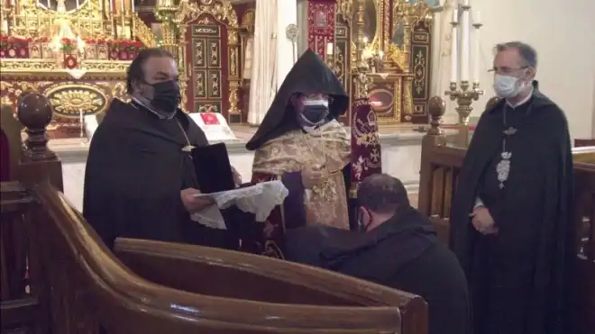 Լանջախաչ կրելու իրաւունք Տ. Յովակիմ Աբղ. Սերովբեանին