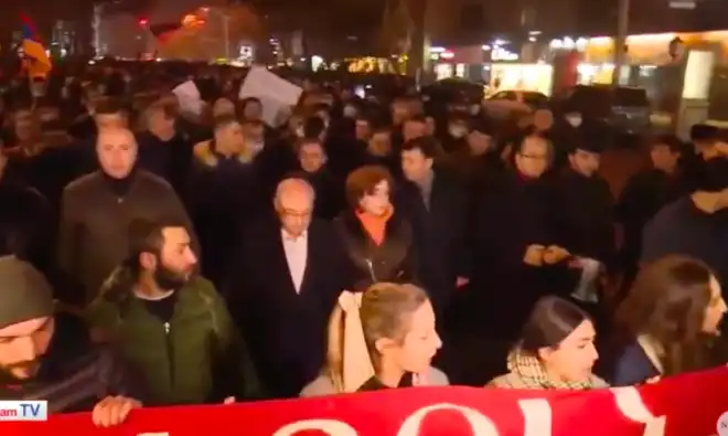 Փաշինեանի հրաժարականը պահանջող երթ՝ Երեւանի մէջ