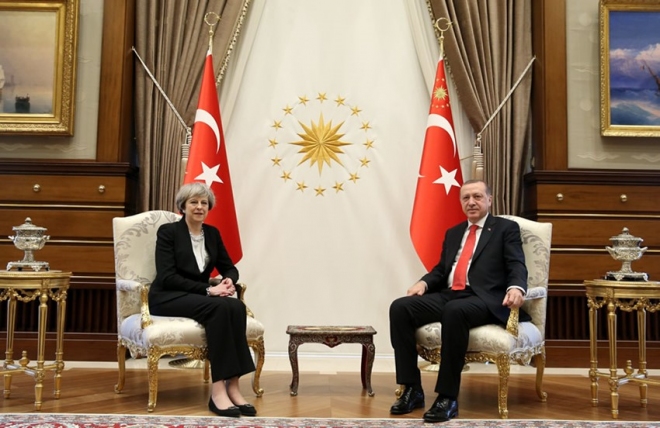 Մեծ Բրիտանիայի վարչապետի հետ հանդիպմանը Էրդողանի թիկունքին երկու «Այվազովսկի» կար. լուսանկար