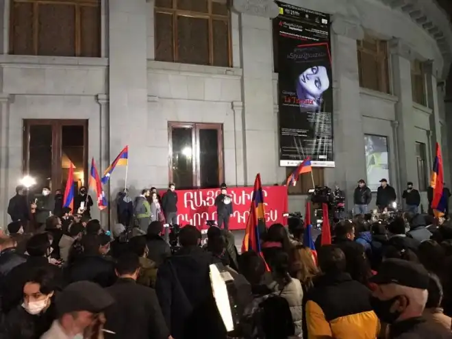 Ընթացք առաւ Փաշինեանի հրաժարականը պահանջող «Արժանապատւութիւն» խորագրով երթը (Տեսանիւթ) (Լուսանկարներ)